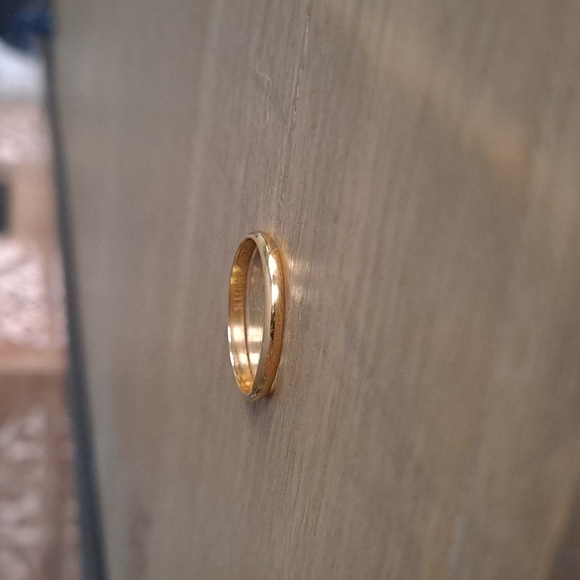 Polished 14K gold thin band ring - Picture 3 of 11